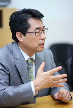 인터뷰에 응해주신 서울의대 병리학 김철우 교수님 사진
