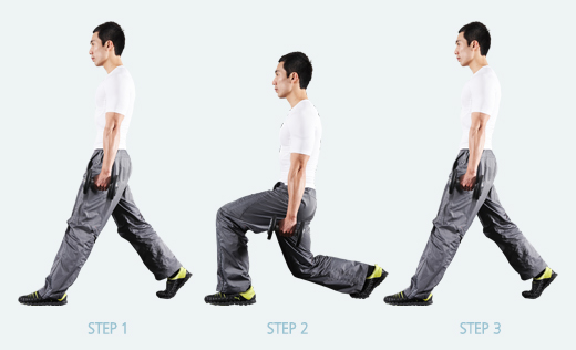 허벅지와 힙 운동 : 덤벨 런지(Dumbbell Lunge)의 3단계 사진